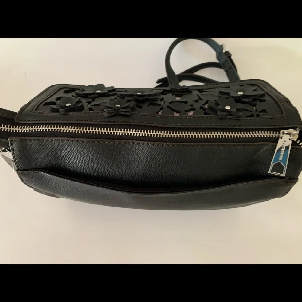LC Liza Claiborne Black Liza Floral on Gold Tone Background Crossbody Purse - Picture 6 of 12